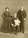 Emilia Navarrete, Arsenio Y Emiliano Rodríguez y el niño Emiliano Rodríguez Navarrete