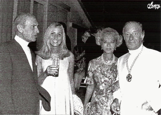 Anne y Valentín con unos amigos