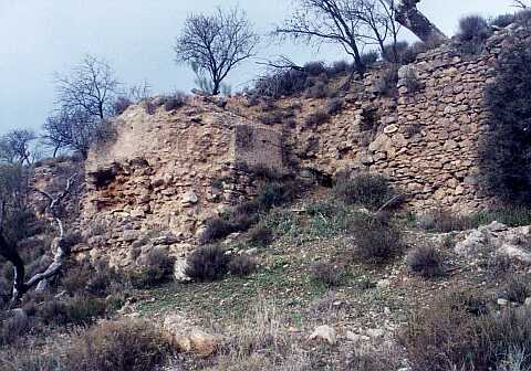 El Fuerte: restos de los torreones y murallas