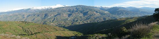 Panorámica de la Alpujarra desde la Contraviesa (ampliar)