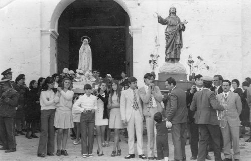 Procesin, saliendo de la iglesia