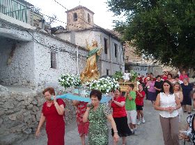 Imagen de la Virgen en procesión